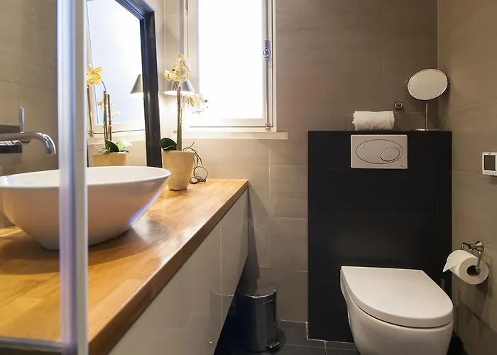 Apartament Chic 1-bed Flat With Balcony, View And Workspace, 5mins To Santa Justa Lift *