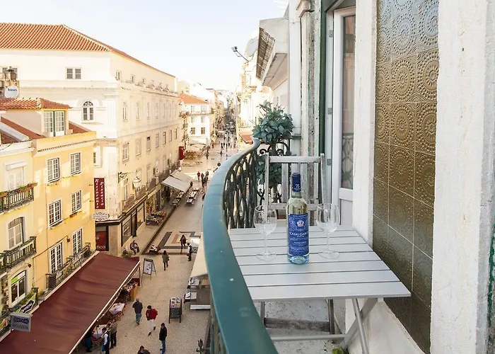 Chic 1-bed Flat With Balcony, View And Workspace, 5mins To Santa Justa Lift Apartament Lizbona