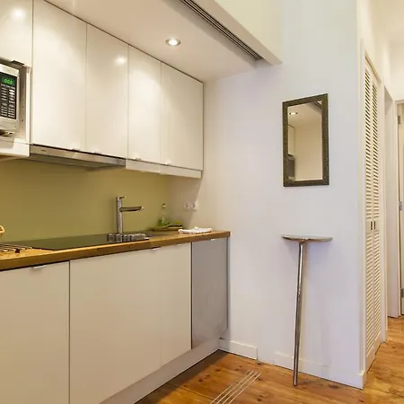 Appartement Chic 1-bed Flat With Balcony, View And Workspace, 5mins To Santa Justa Lift *