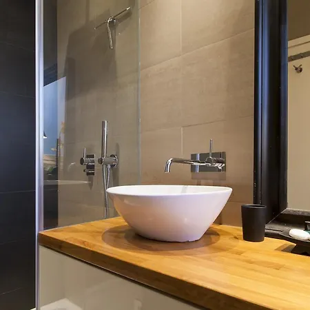 Chic 1-bed Flat With Balcony, View And Workspace, 5mins To Santa Justa Lift *