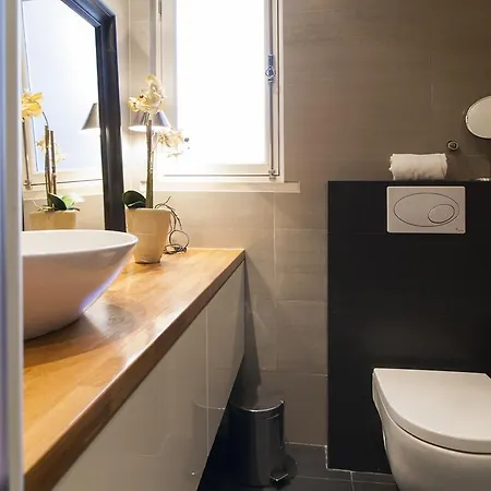 Apartmán Chic 1-bed Flat With Balcony, View And Workspace, 5mins To Santa Justa Lift *