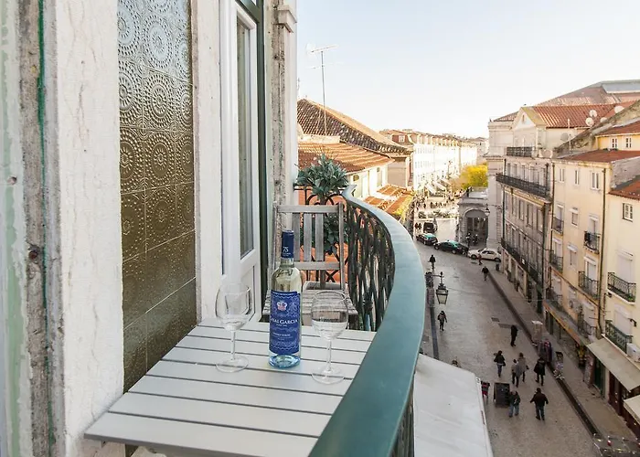 Chic 1-bed Flat With Balcony, View And Workspace, 5mins To Santa Justa Lift Apartmán *